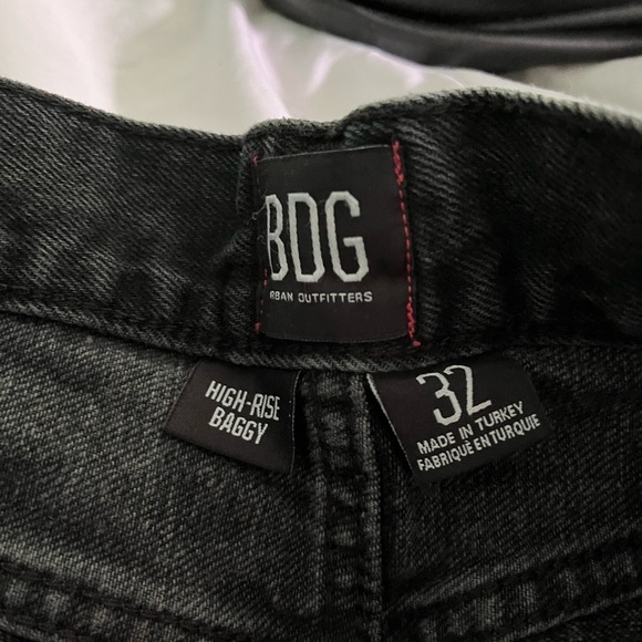 HIGH RISE BAGGY DISTRESSED JEANS - Picture 5 of 5